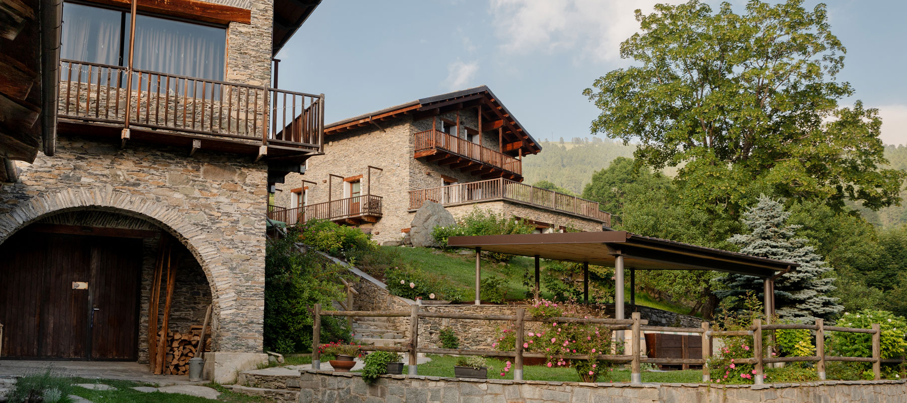<p>Suite al secondo piano con soffitto a vetro, vasca idromassaggio in zona giorno e atmosfera unica</p> Viola - La Caso d'Elva