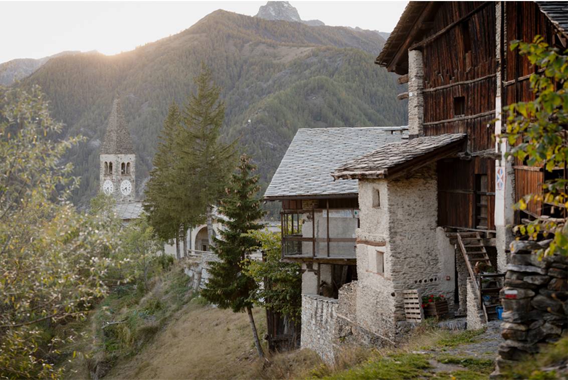 Uno scorcio suggestivo del borgo di Elva